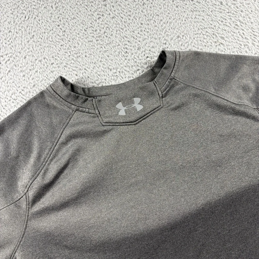 Under Armour Fleece Lined Compression Shirt Mens Medium Gray Loose Fit Baselayer